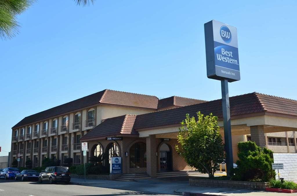 Best Western Norwalk Inn Екстериор снимка