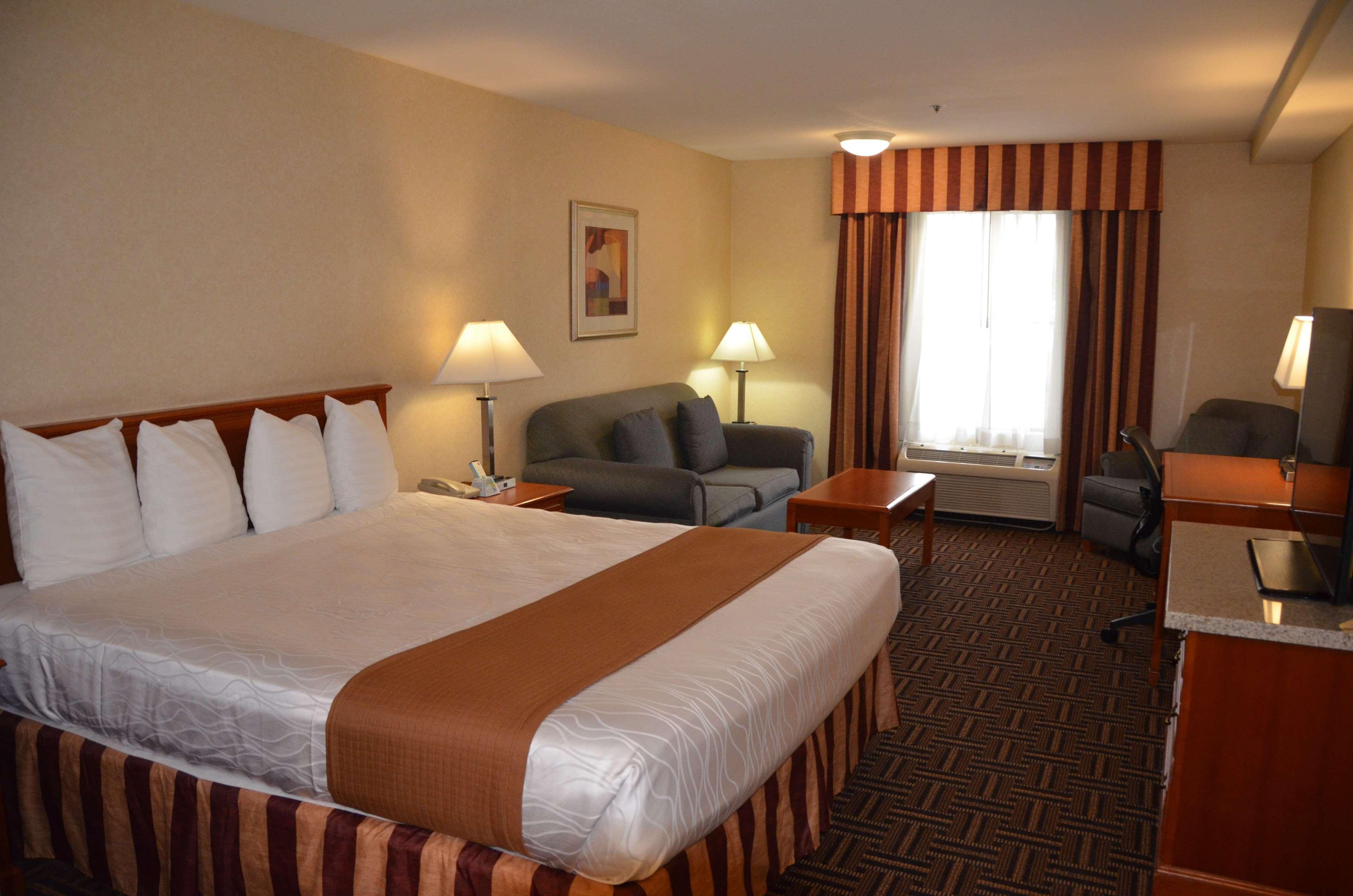 Best Western Norwalk Inn Екстериор снимка