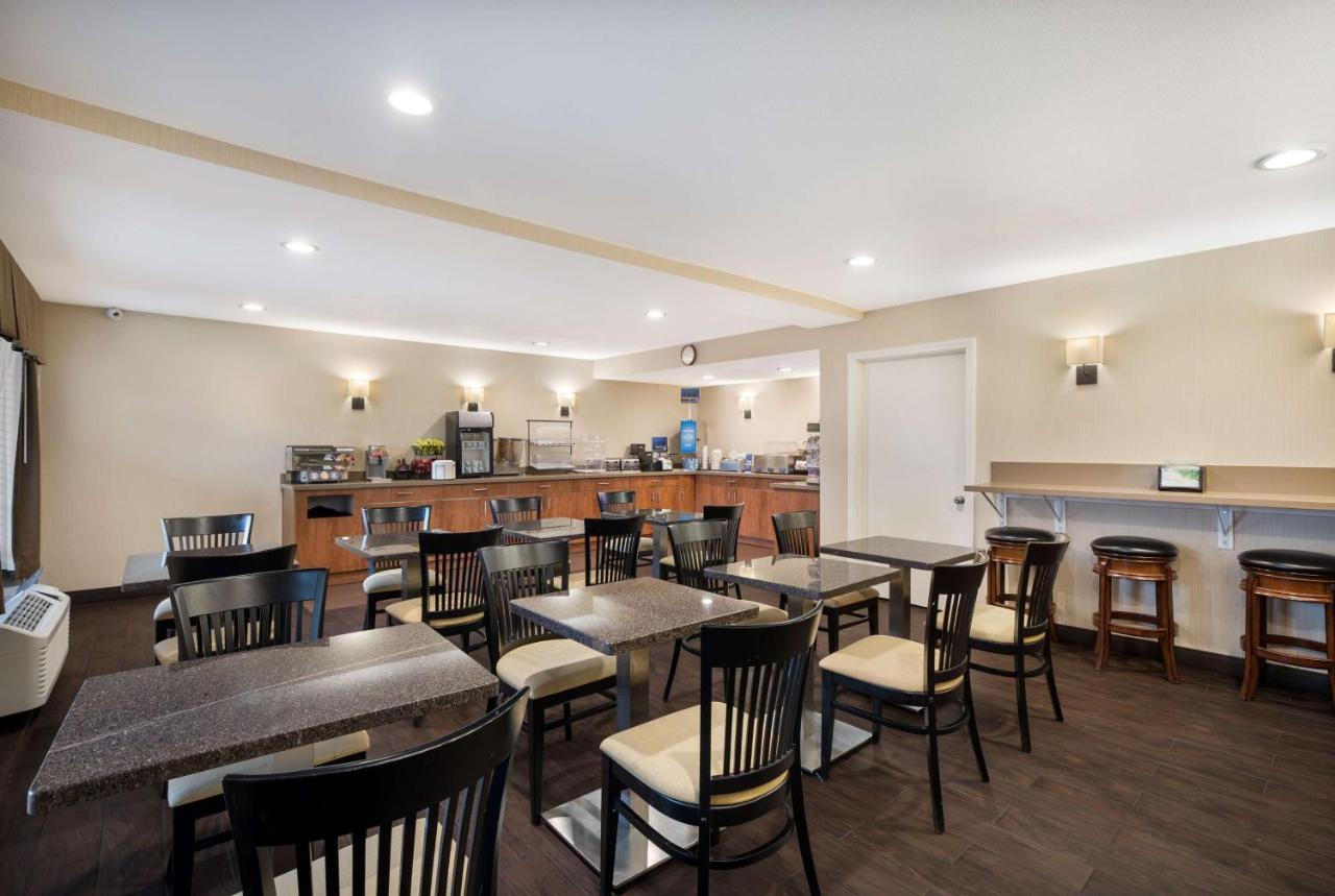 Best Western Norwalk Inn Екстериор снимка