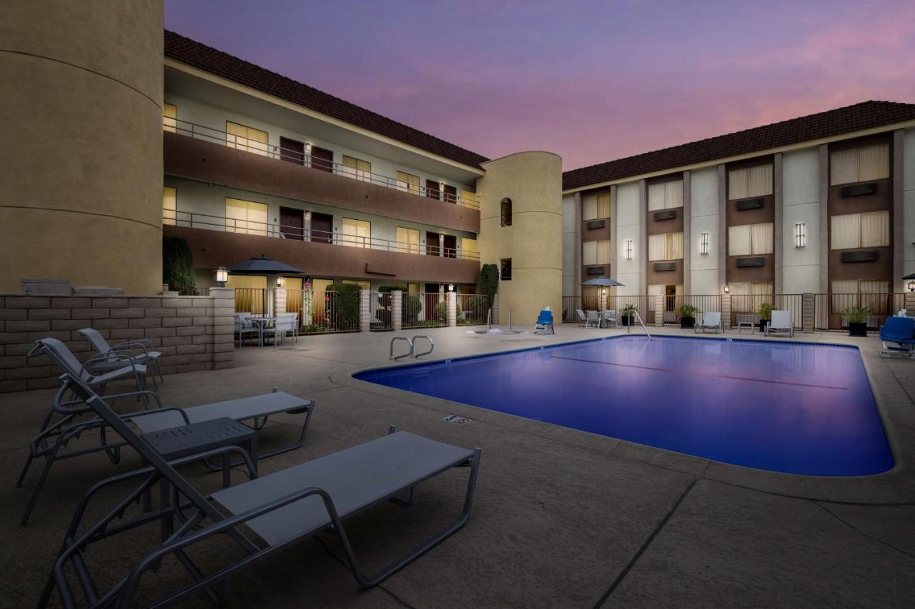 Best Western Norwalk Inn Екстериор снимка