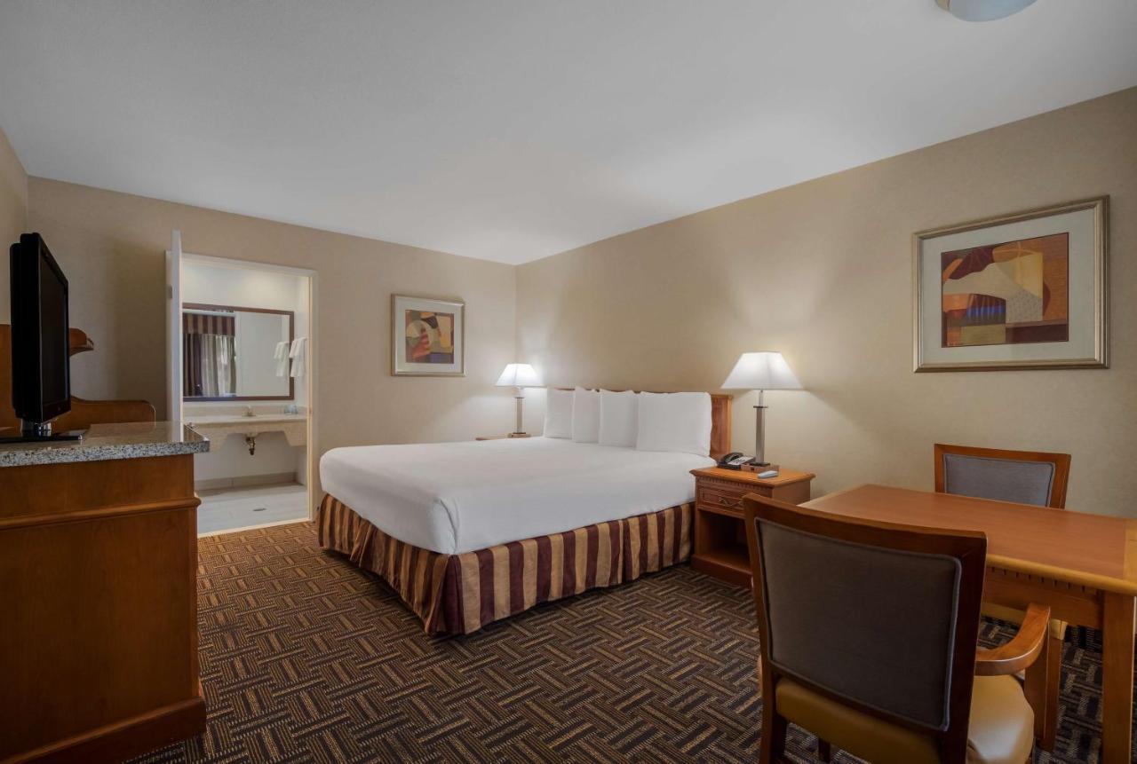 Best Western Norwalk Inn Екстериор снимка