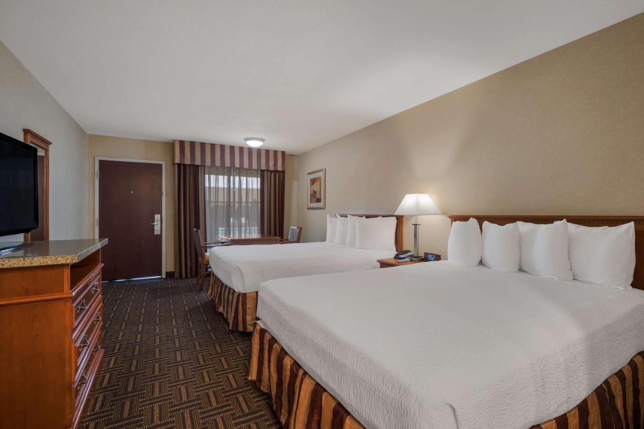 Best Western Norwalk Inn Екстериор снимка