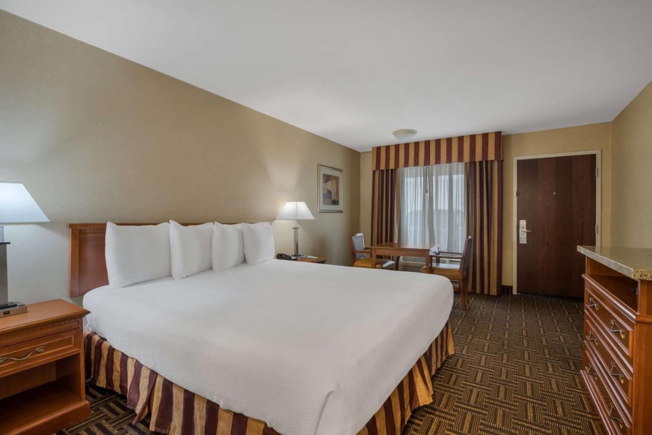 Best Western Norwalk Inn Екстериор снимка