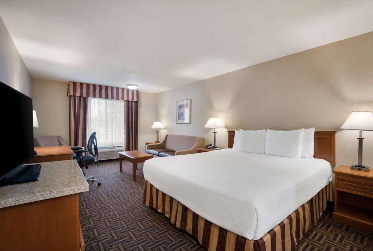 Best Western Norwalk Inn Екстериор снимка