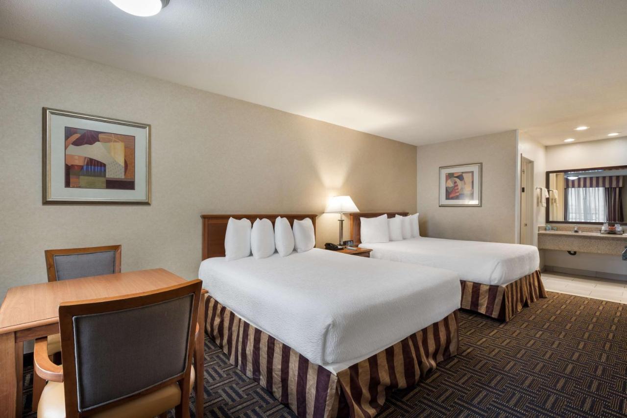 Best Western Norwalk Inn Екстериор снимка