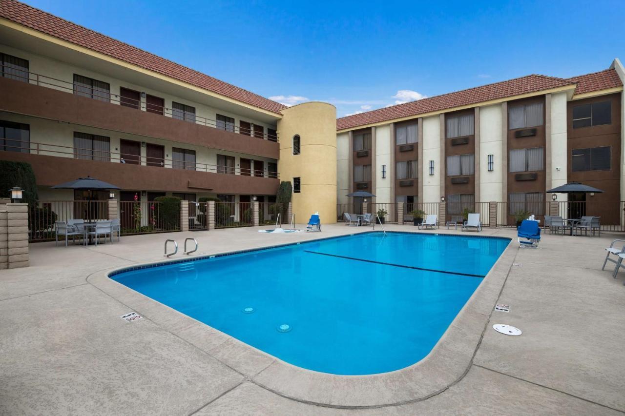 Best Western Norwalk Inn Екстериор снимка