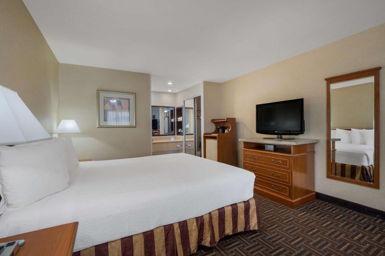 Best Western Norwalk Inn Екстериор снимка