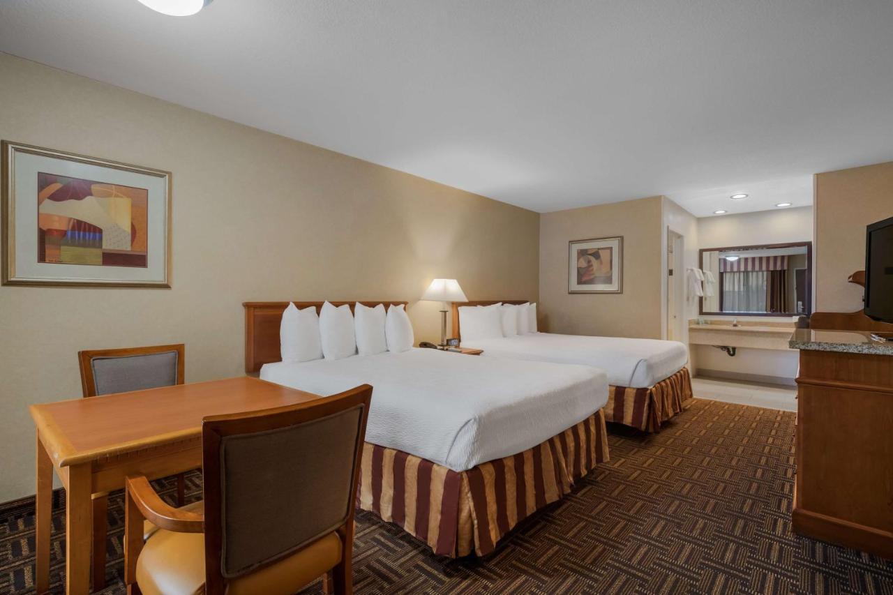 Best Western Norwalk Inn Екстериор снимка