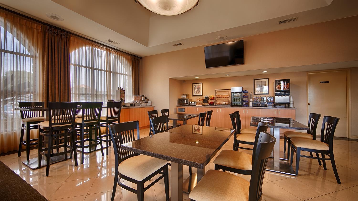 Best Western Norwalk Inn Екстериор снимка