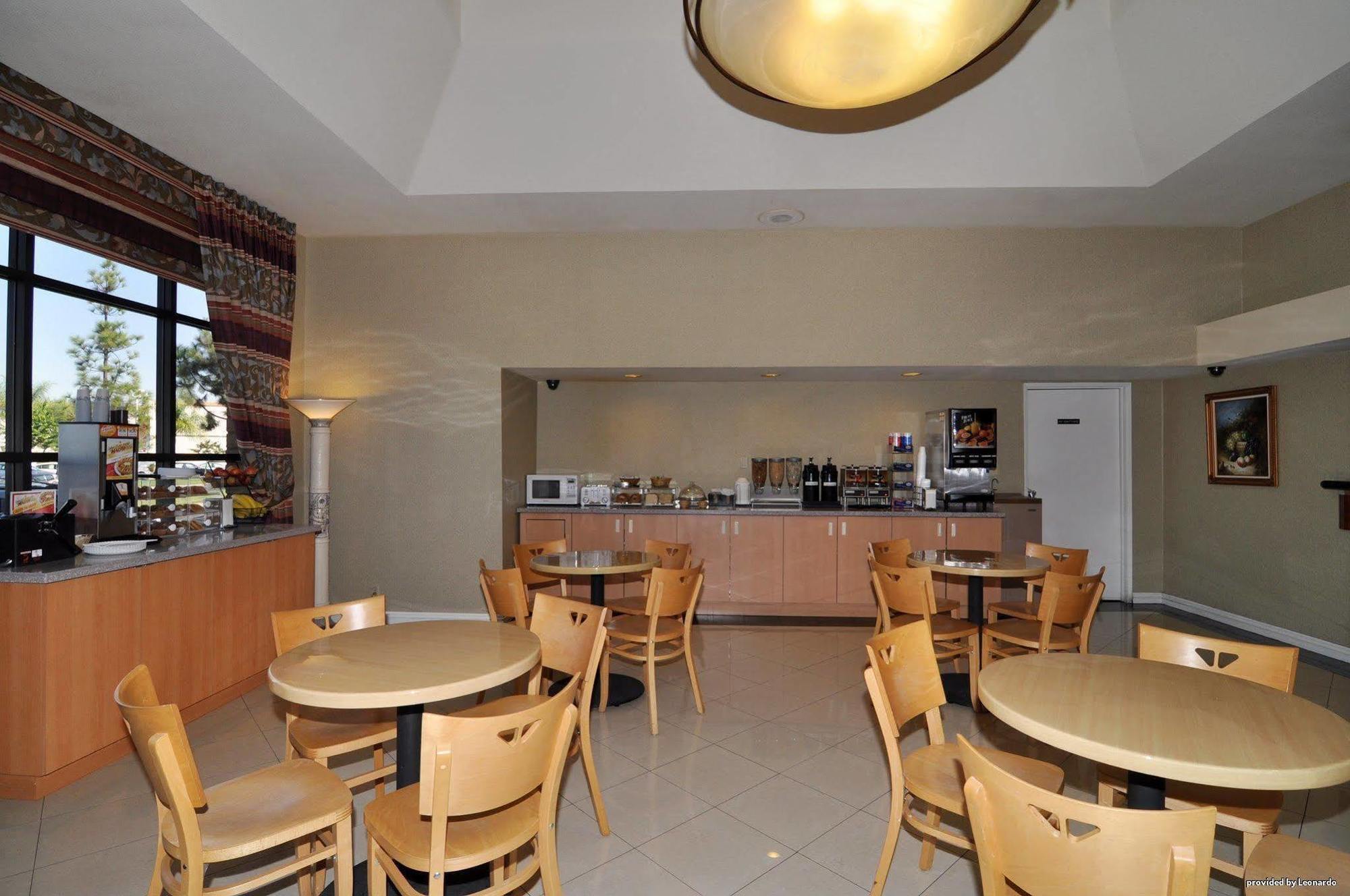 Best Western Norwalk Inn Екстериор снимка