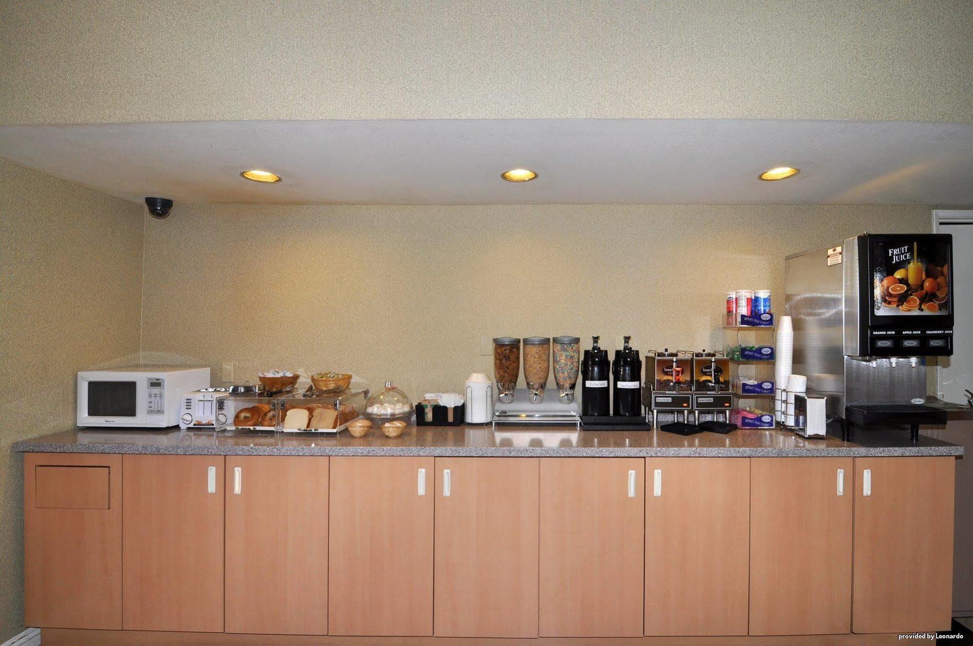 Best Western Norwalk Inn Екстериор снимка