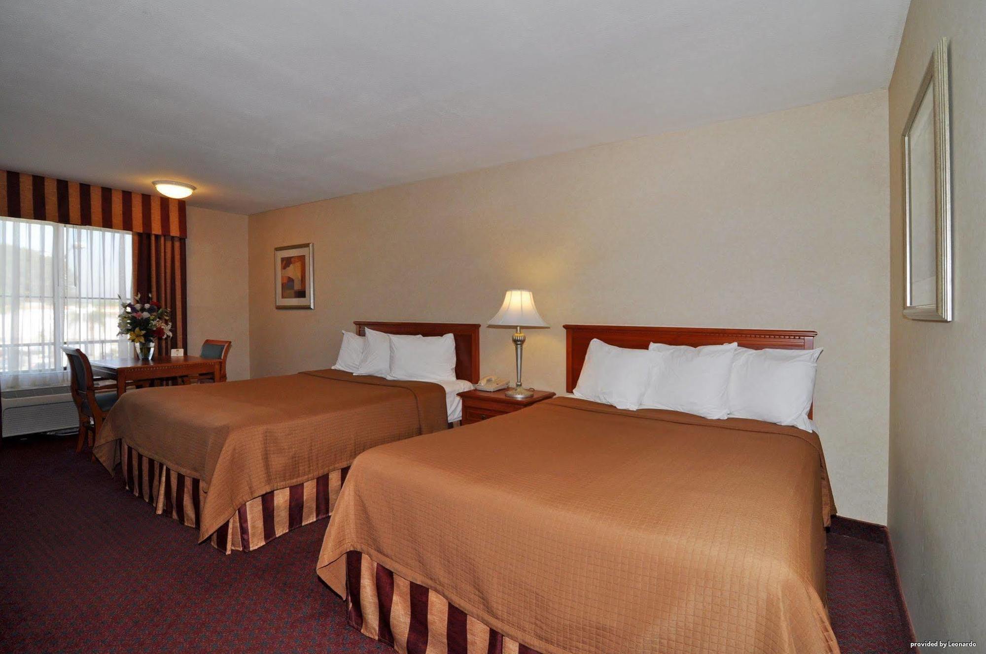 Best Western Norwalk Inn Екстериор снимка