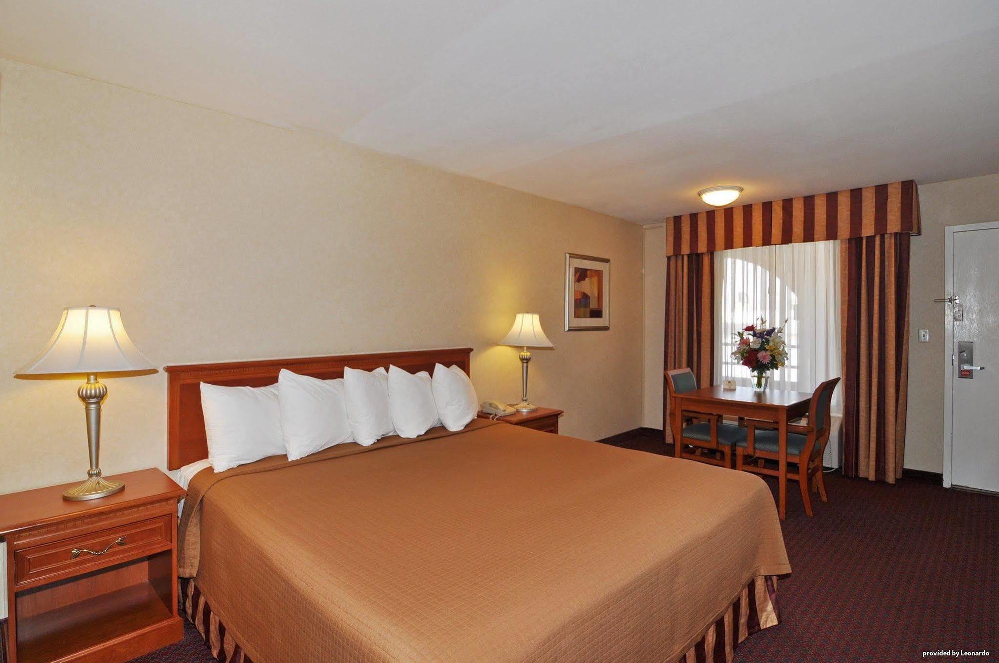 Best Western Norwalk Inn Екстериор снимка