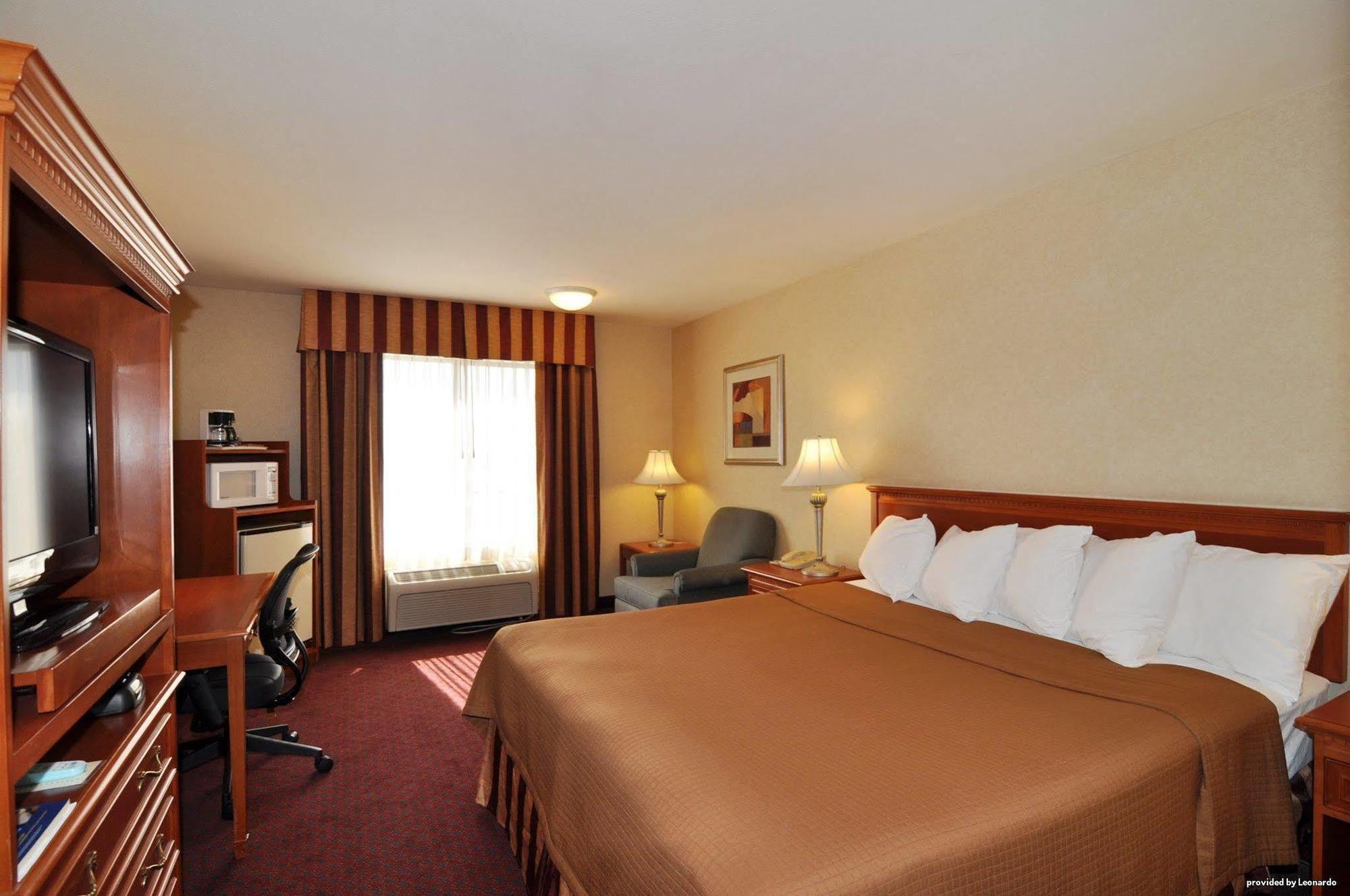 Best Western Norwalk Inn Екстериор снимка