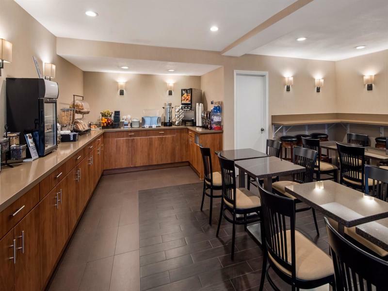 Best Western Norwalk Inn Екстериор снимка