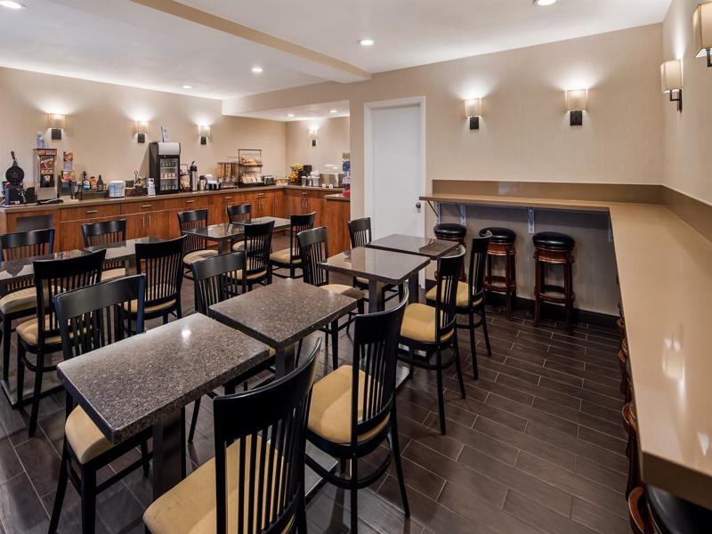 Best Western Norwalk Inn Екстериор снимка