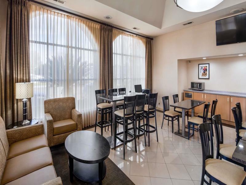 Best Western Norwalk Inn Екстериор снимка
