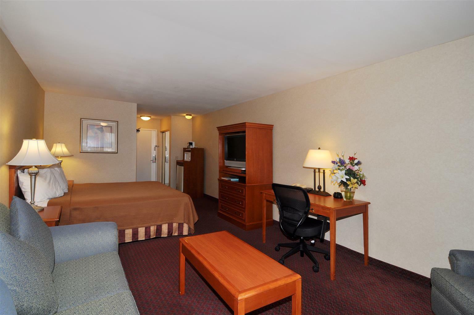 Best Western Norwalk Inn Екстериор снимка